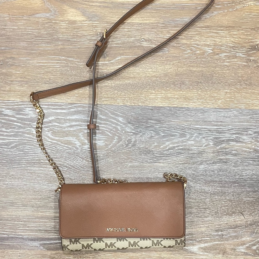 Mk Jet set convertible wallet